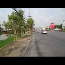 Der teilweise achtspurige Highway 305